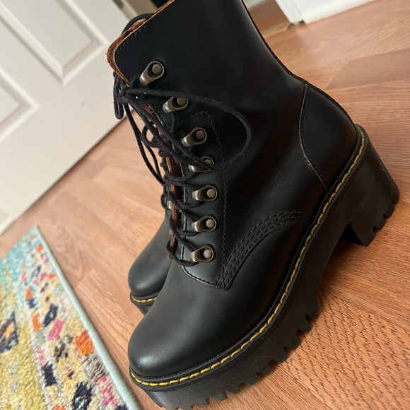 DR. MARTENS - LEONA WOMEN'S VINTAGE SMOOTH LEATHER HEELED BOOTS- Black size 7 - Picture 4 of 9